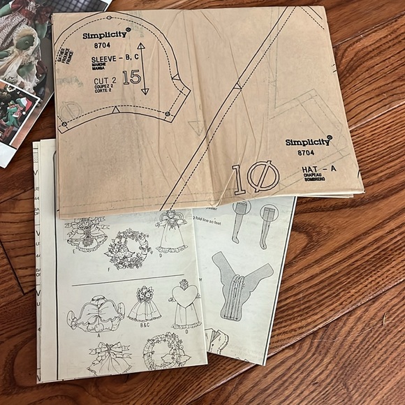 2 simplicity 1 McCall’s sewing patterns - Picture 7 of 11